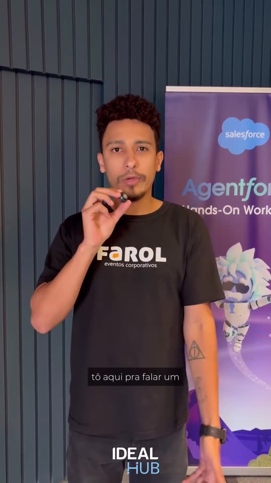 Felipe, da Farol Eventos, gravando depoimento no Ideal HUB