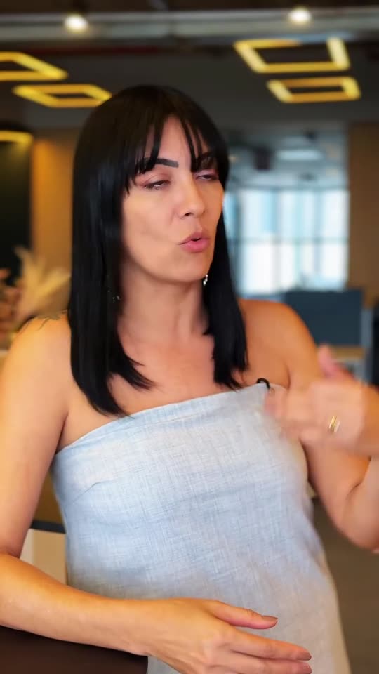 Renata gravando depoimento em vídeo no Ideal HUB