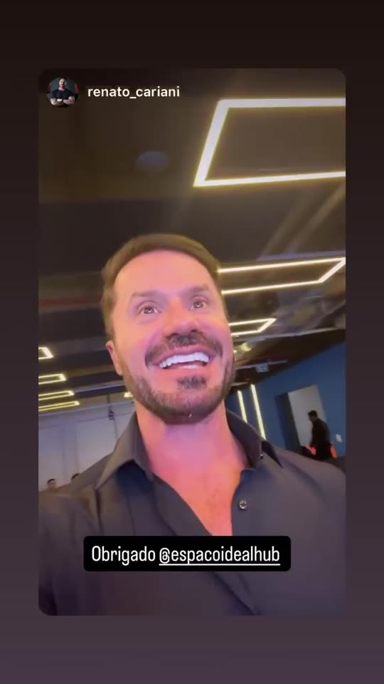 Renato Cariani gravando depoimento em vídeo no Ideal HUB